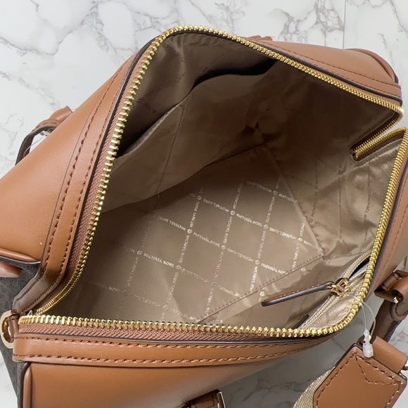 Michael Kors travel medium duffle bag - Picture 5 of 10